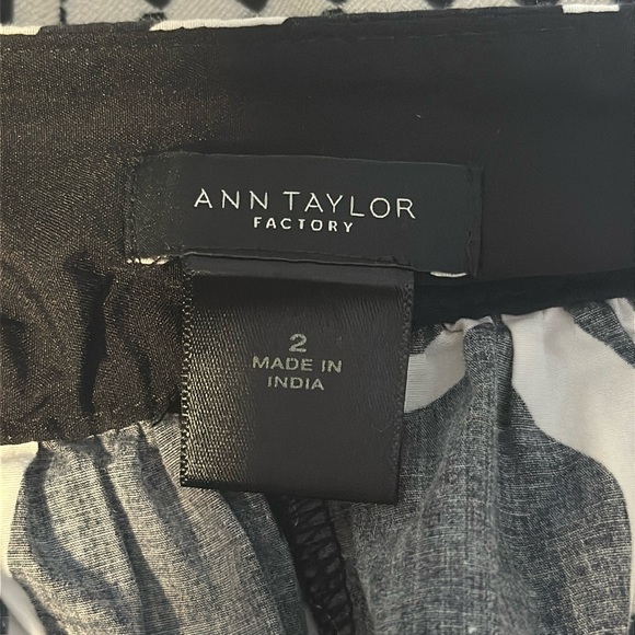 Ann Taylor Factory EUC Black and White A-Line Midi Skirt with Pockets - Picture 5 of 7